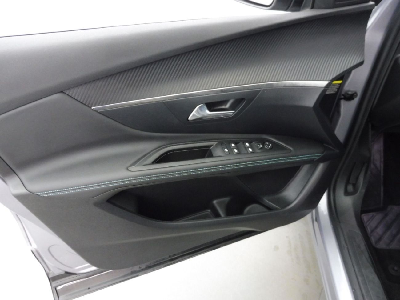 Mandataire PEUGEOT 3008 HYBRID 136CH ALLURE PACK E-DCS6