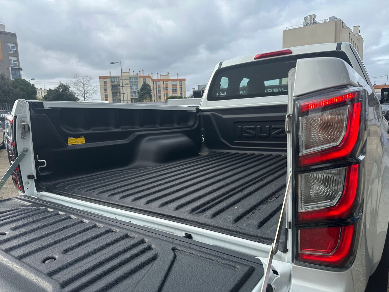 Mandataire ISUZU D-MAX N60 SPACE CAB 1.9 164 CH 4X4 BVA F+  2P