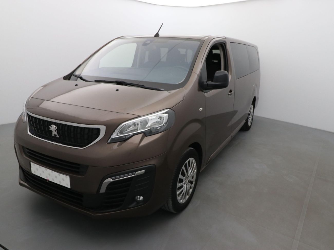 Mandataire PEUGEOT TRAVELLER 1.5 BLUEHDI 120CH S&S LONG BUSINESS 9 PLACES