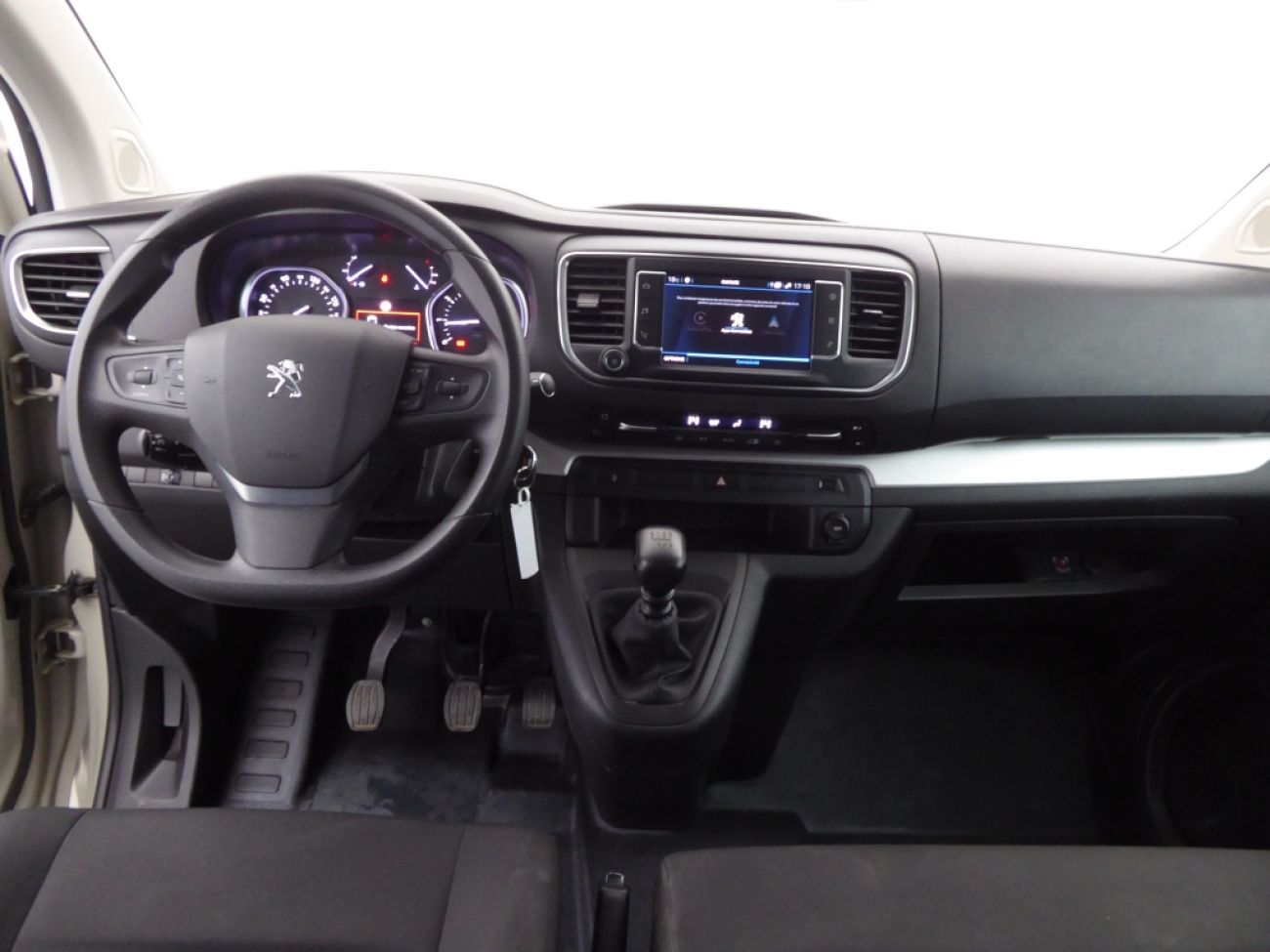 Mandataire PEUGEOT TRAVELLER 1.5 BLUEHDI 120CH S&S LONG BUSINESS 9 PLACES
