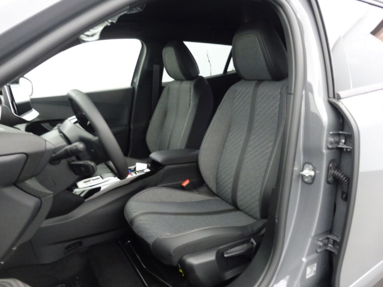 Mandataire PEUGEOT 2008 1.2 HYBRID 145CH ALLURE E-DCS6