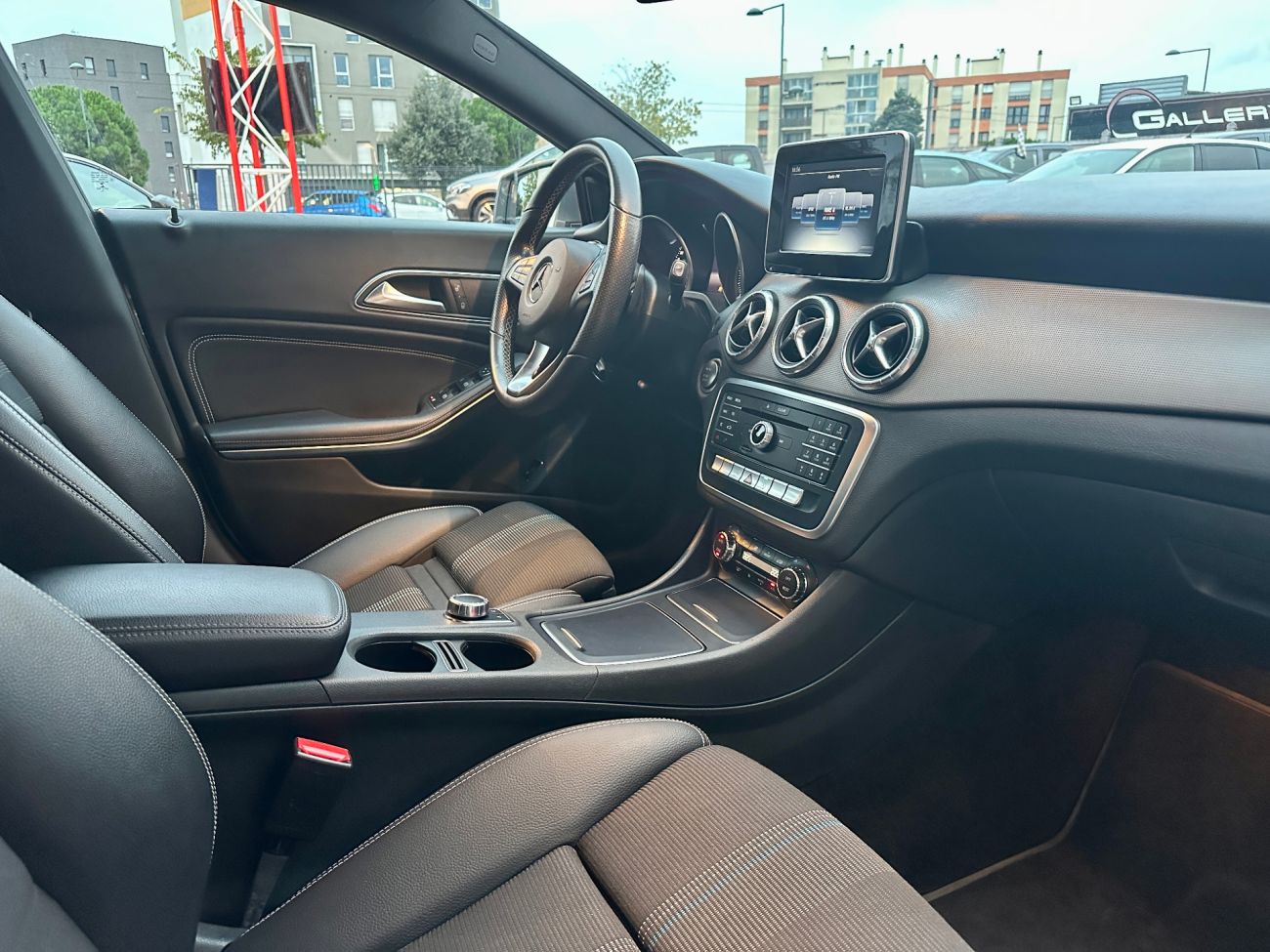 Mandataire MERCEDES-BENZ CLA 200 d 7G-DCT Sensation
