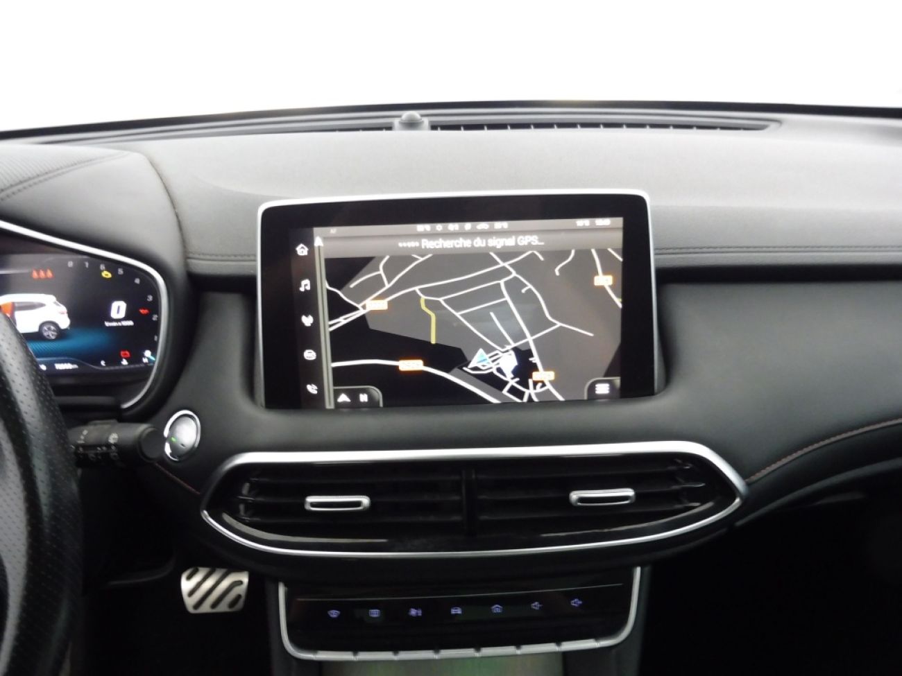 Mandataire MG HS 1.5 T-GDI 162 AT luxury