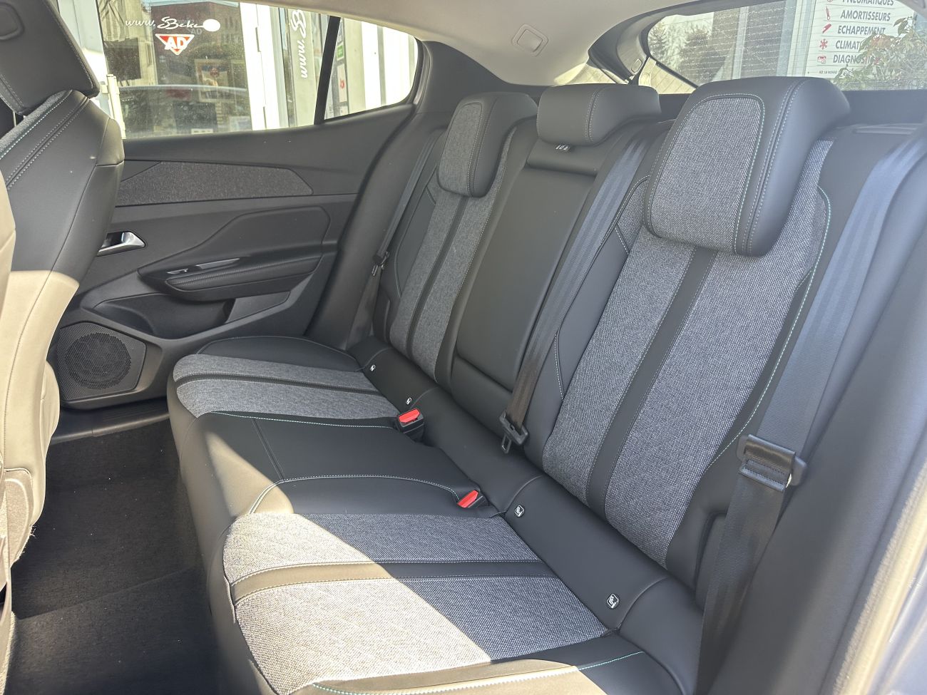 Mandataire PEUGEOT 408 130 ch S&S EAT8 Allure Pack SIEGE CHAUFFANT / GPS / CAMERA DE RECUL + ADAS