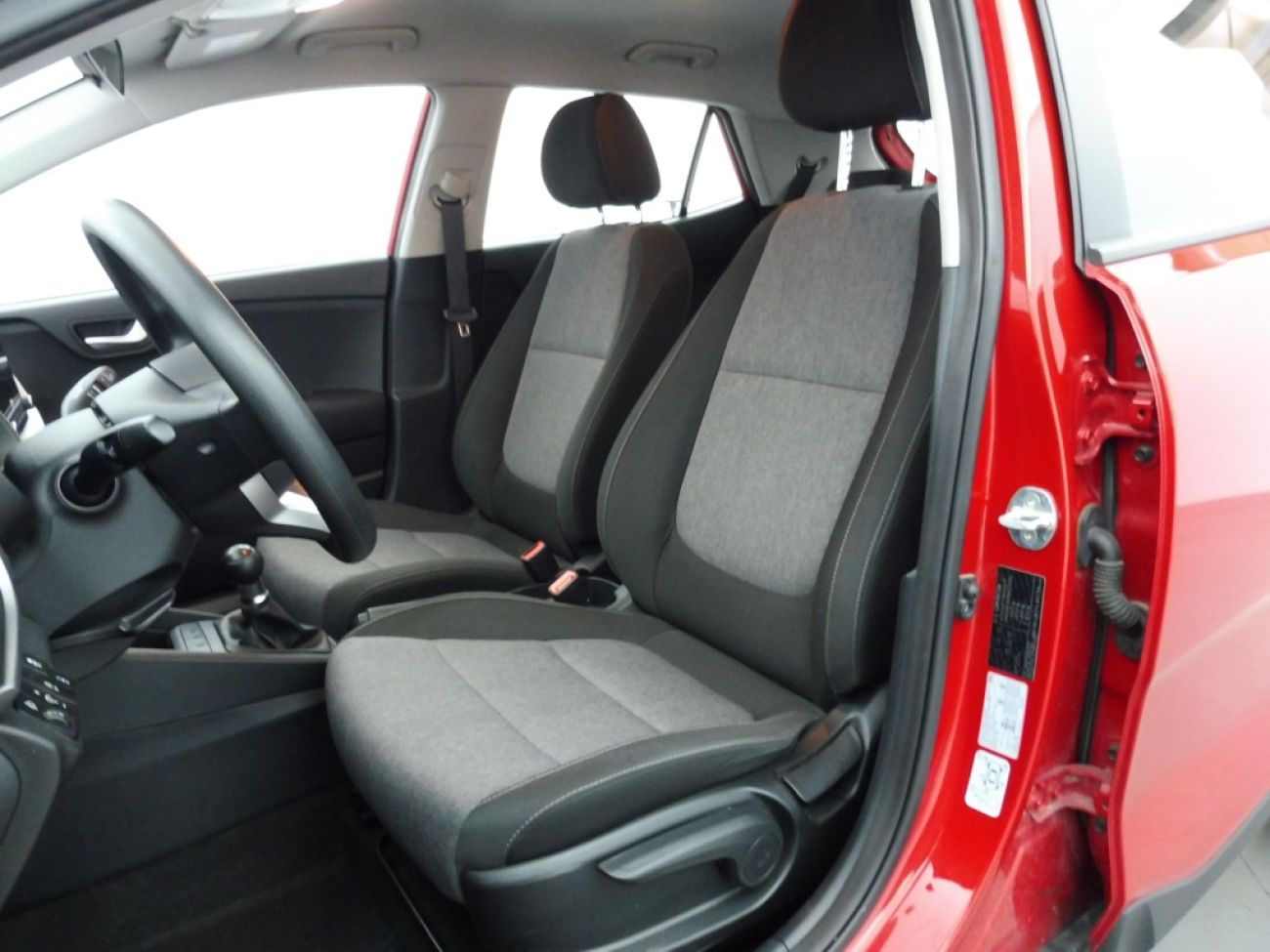 Mandataire Kia Stonic 1.2 LX 84fun