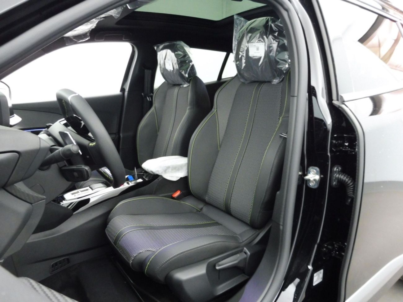 Mandataire PEUGEOT 2008 1.2 HYBRID 145CH GT E-DCS6