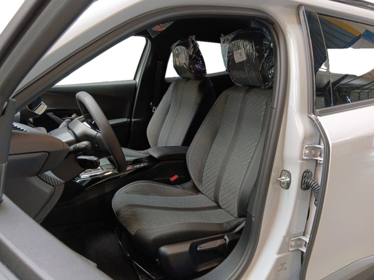 Mandataire PEUGEOT 2008 1.2 HYBRID 145CH ALLURE E-DCS6