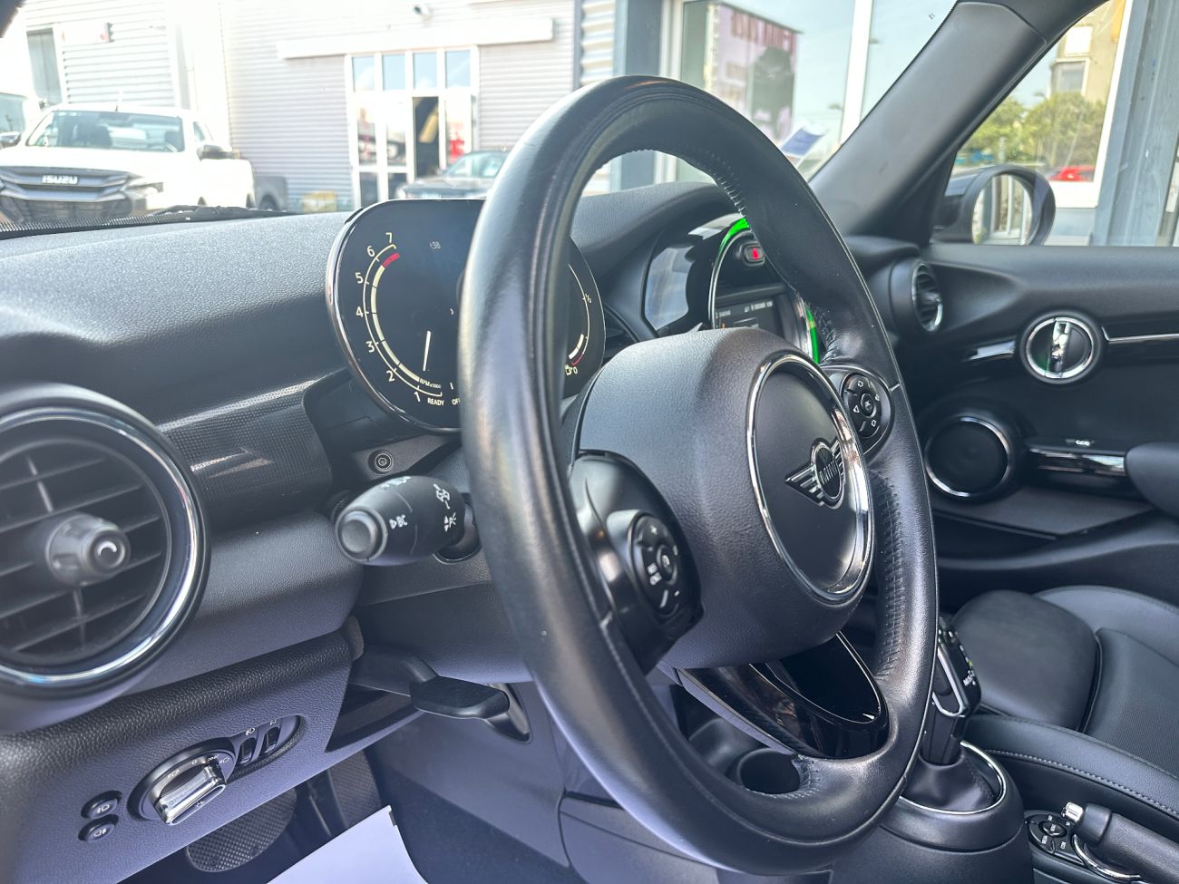 Mandataire MINI HATCH 5 PORTES F55 LCI Cooper S 178 ch BVA7 Finition greenwich