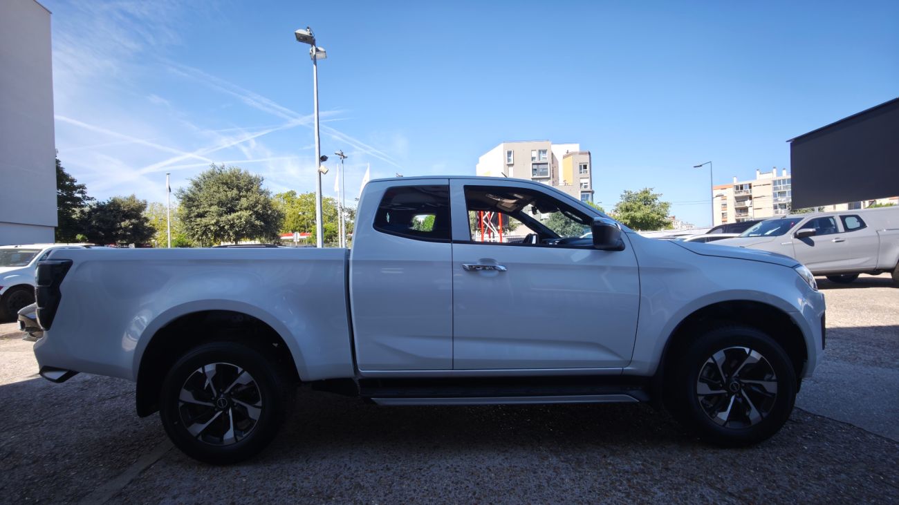Mandataire ISUZU D-MAX NOUVEAU 2.2L SPACE PRESTIGE