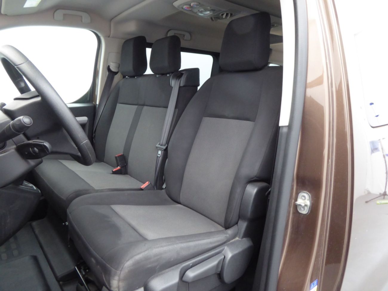 Mandataire PEUGEOT TRAVELLER 1.5 BLUEHDI 120CH S&S LONG BUSINESS 9 PLACES