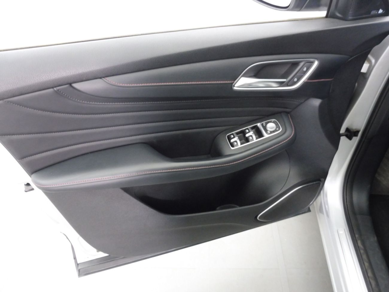 Mandataire MG HS 1.5 T-GDI 162 AT luxury