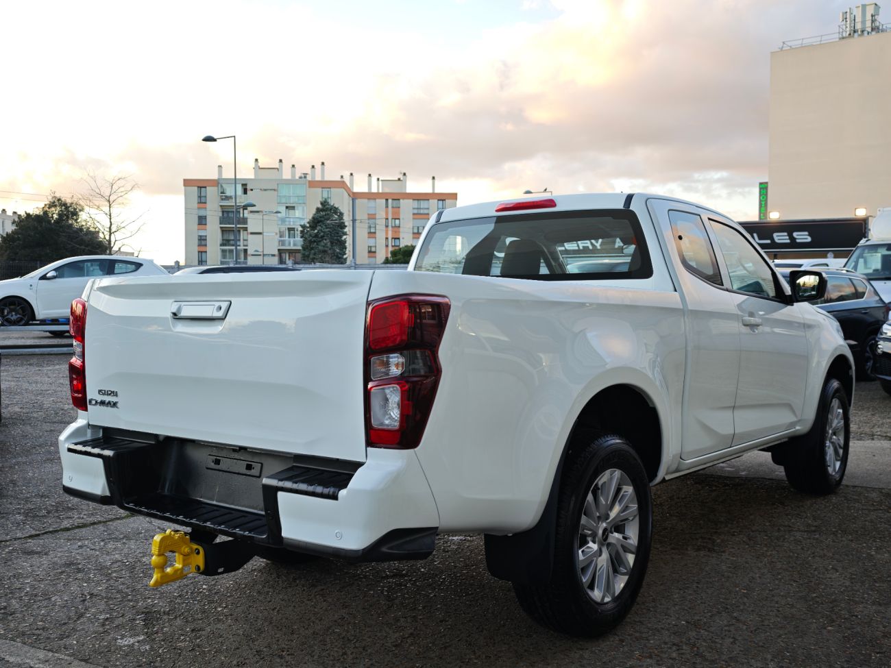 Mandataire ISUZU D MAX SPACE N60 BB+ A/T 4x4  Euro6e