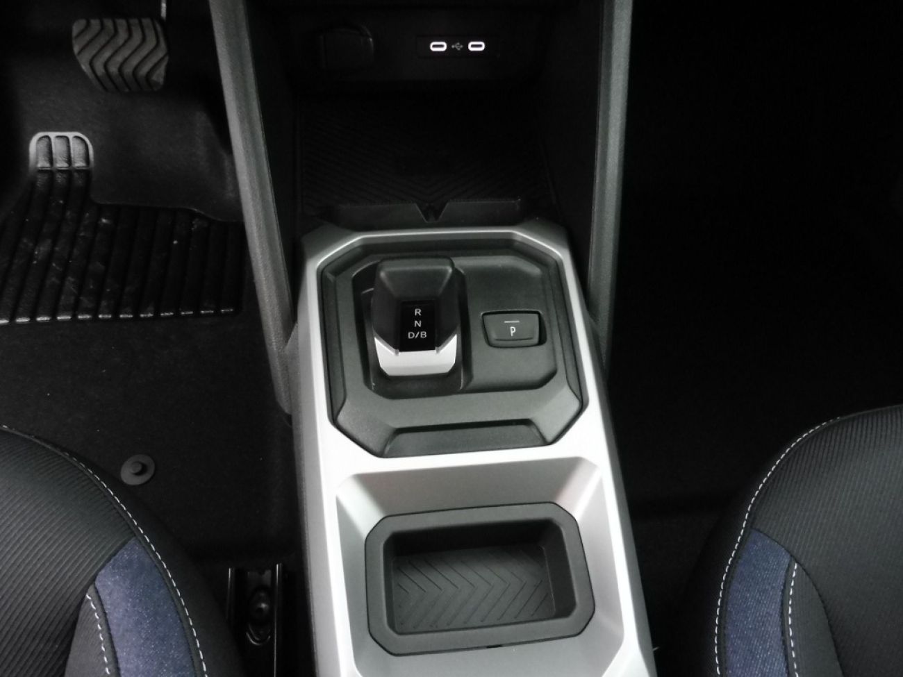 Mandataire Dacia DUSTER 1.6 HYBRID 140CH JOURNEY 4X2