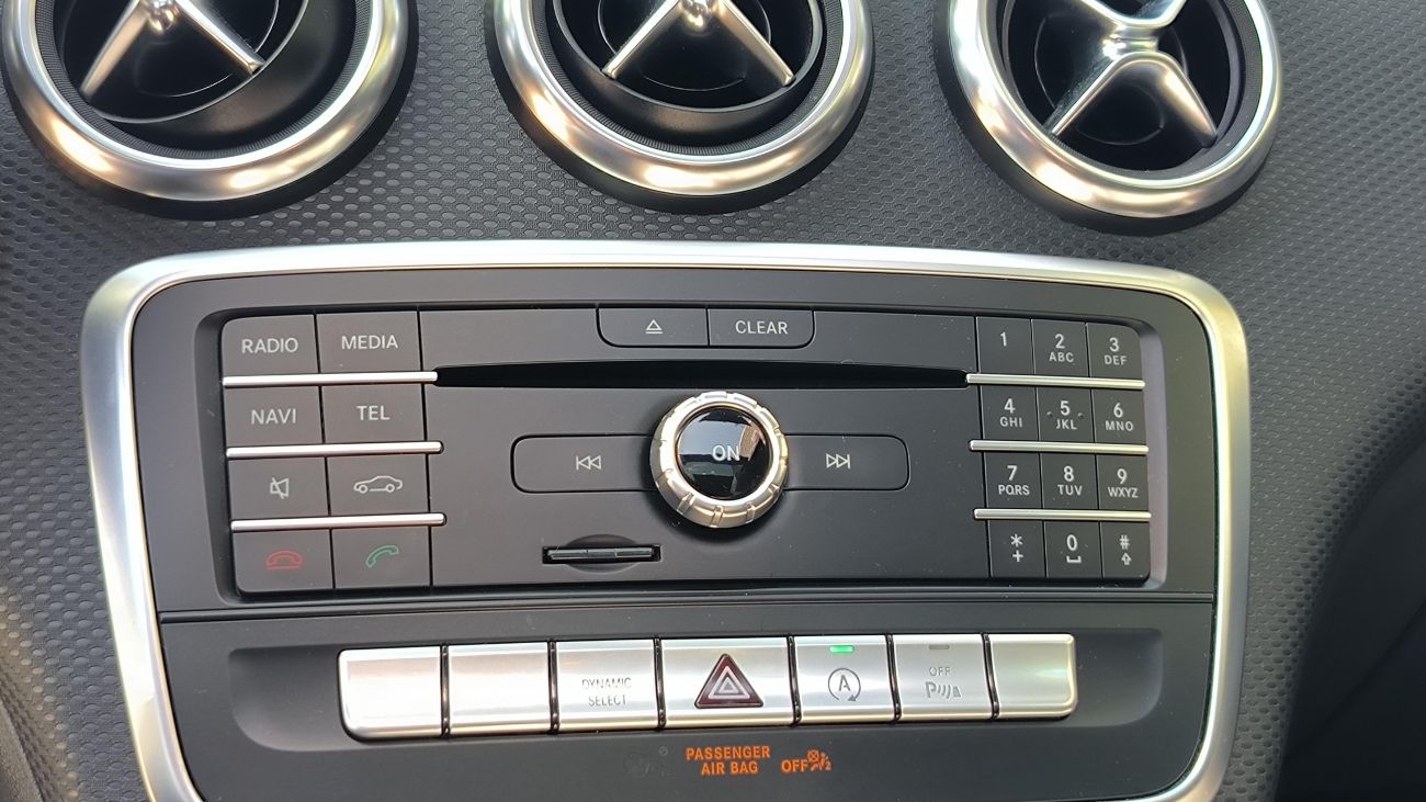Mandataire MERCEDES CLASSE A 200 d 7G-DCT Sport Edition TOIT OUVRANT / JANTES AMG 18