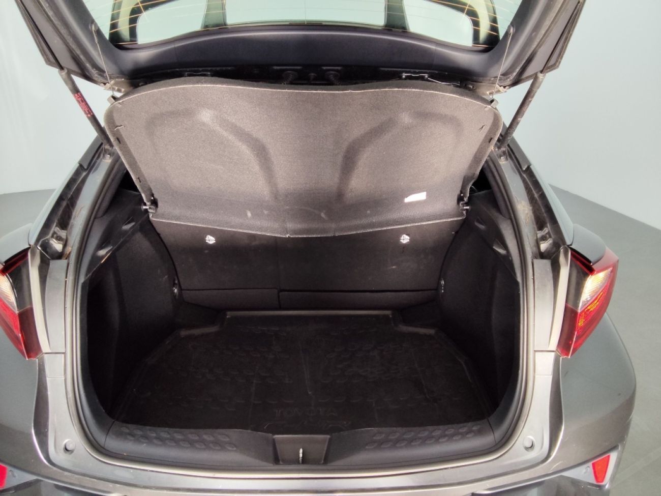 Mandataire TOYOTA C-HR 1.8 E-CVT 125Hbusiness edition