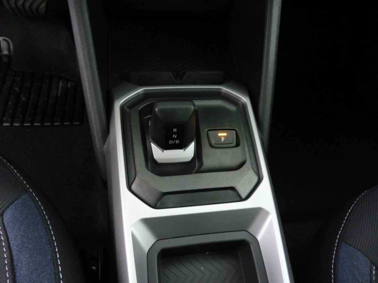 Mandataire Dacia DUSTER 1.6 HYBRID 140CH JOURNEY 4X2