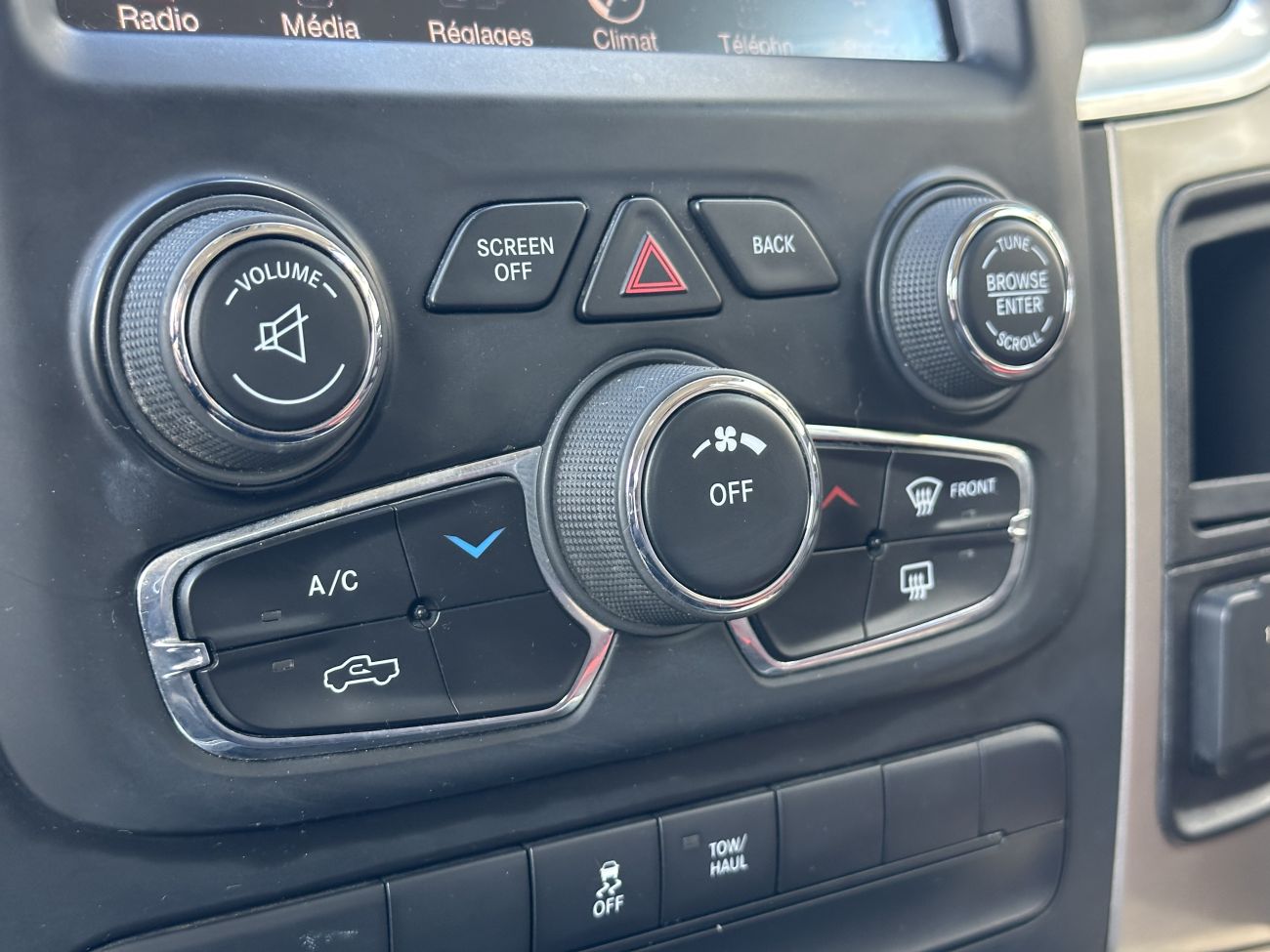 Mandataire DODGE RAM 1500 SLT DOUBLE CABINE 5.7 HEMI 395 BVA 4X4 4 PLACES PAS MALUS PAS ECOTAXE