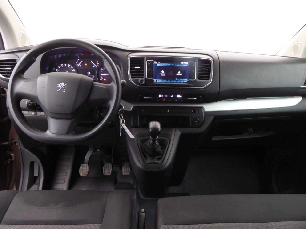 Mandataire PEUGEOT TRAVELLER 1.5 BLUEHDI 120CH S&S LONG BUSINESS 9 PLACES