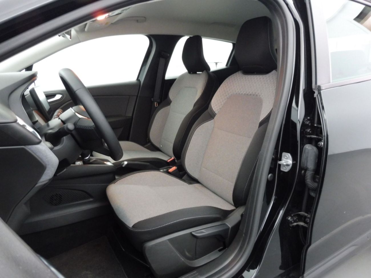 Mandataire RENAULT Clio 1.6 E-TECH 145CH FULL HYBRID EVOLUTION - 25