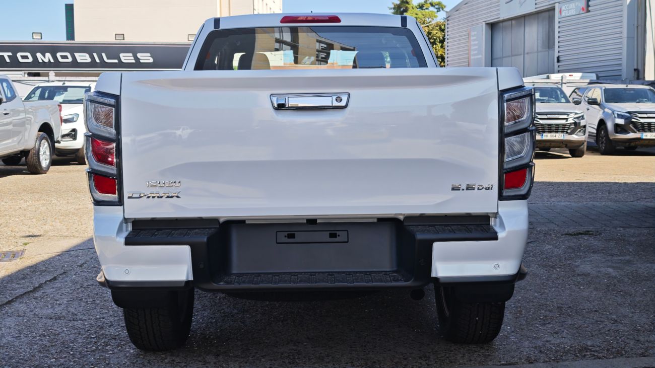 Mandataire ISUZU D-MAX SPACE CABINE A/T PRESTIGE