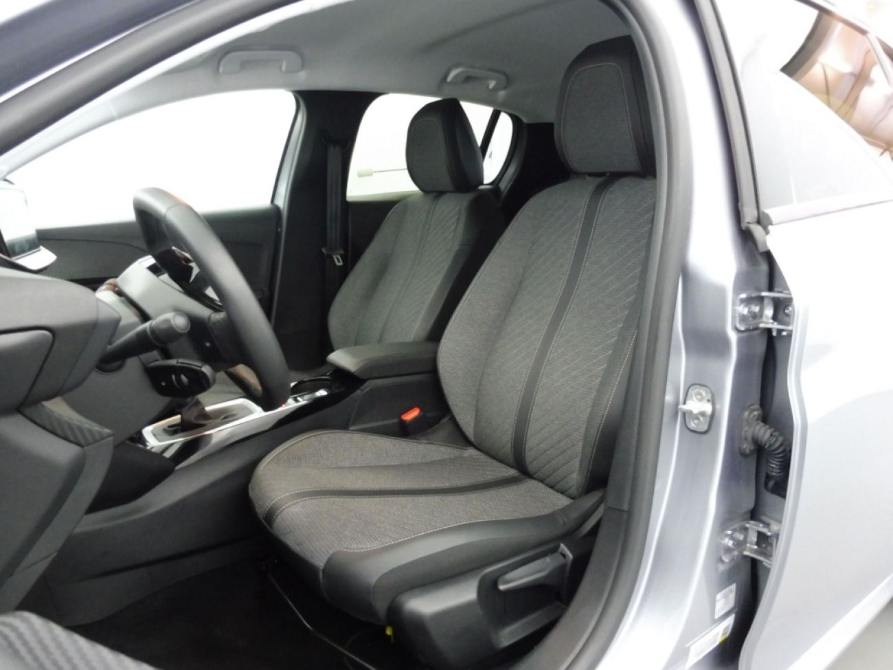 Mandataire PEUGEOT 208 1.2 100CH S&S ALLURE