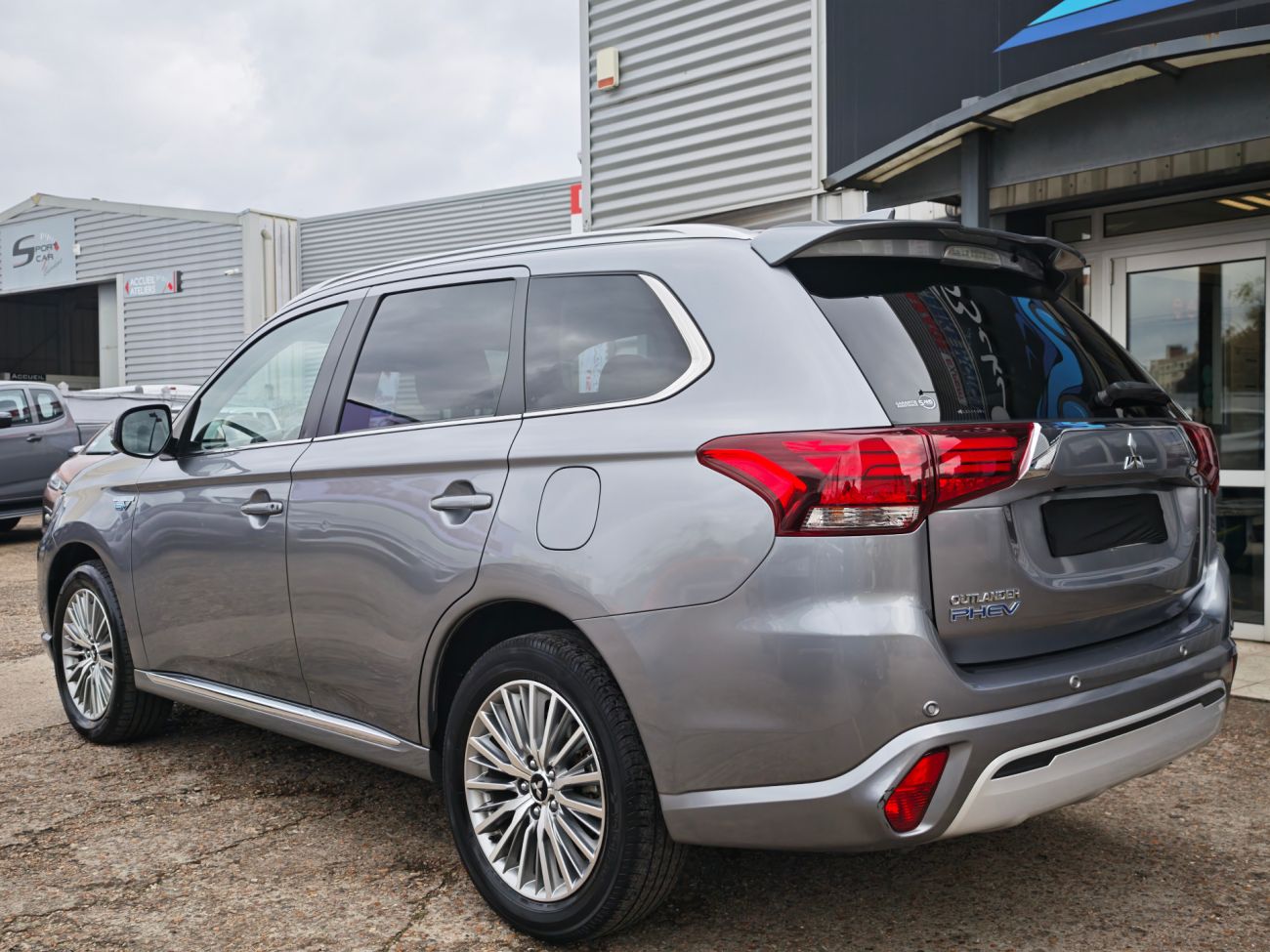 Mandataire MITSUBISHI OUTLANDER PHEV 2.4l PHEV Twin Motor 4WD Business
