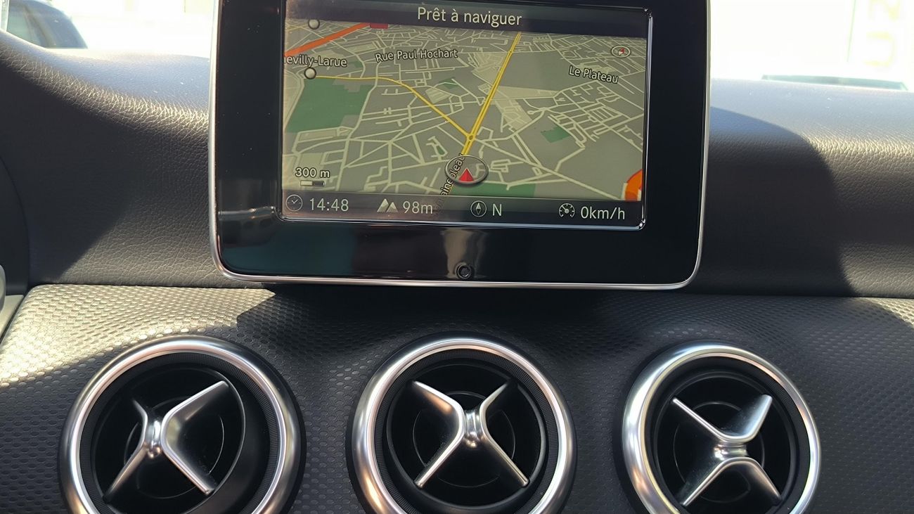 Mandataire MERCEDES CLASSE A 200 d 7G-DCT Sport Edition TOIT OUVRANT / JANTES AMG 18