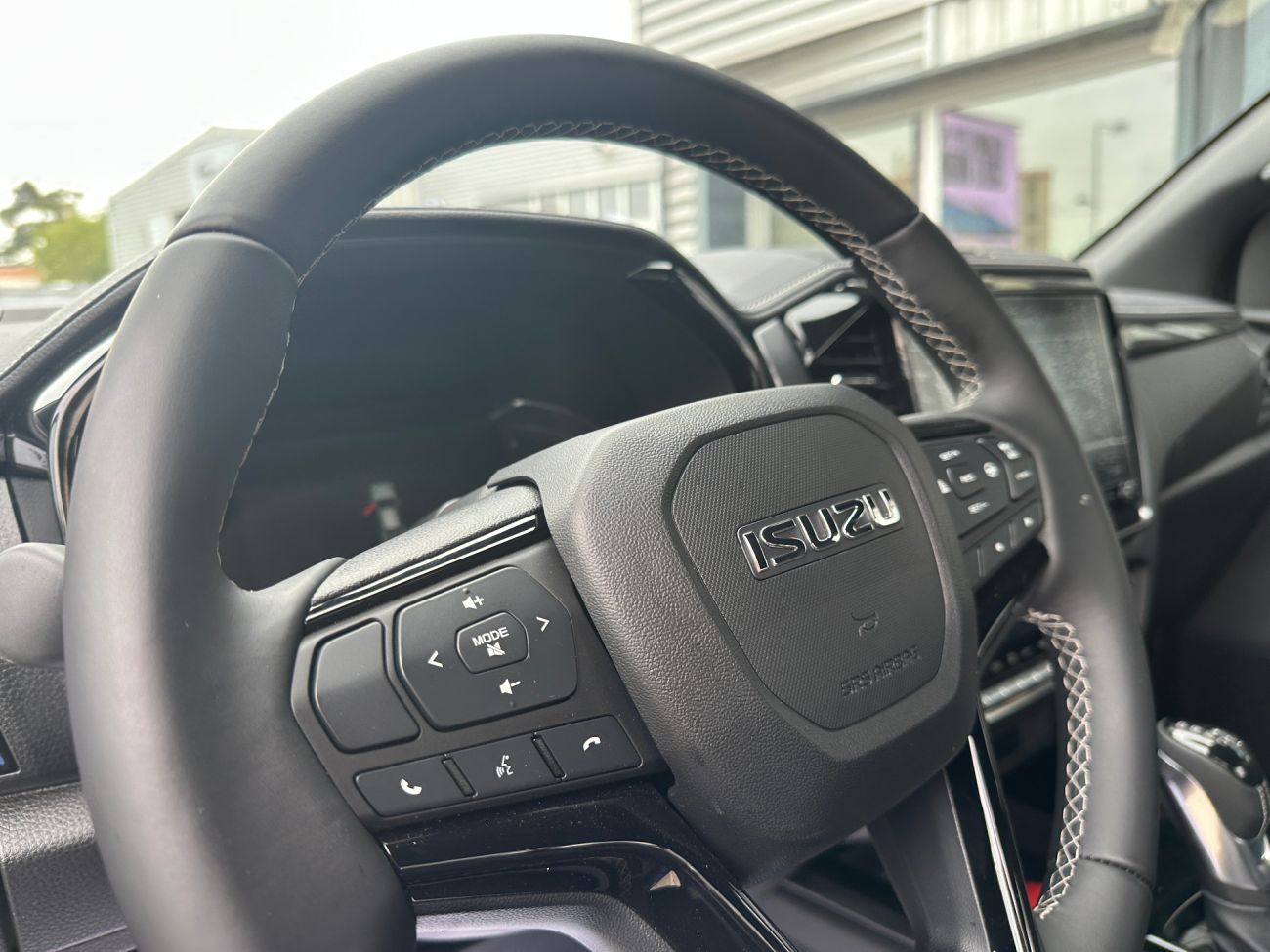 Mandataire ISUZU D-MAX N60 SPACE CAB 1.9 164 CH 4X4 A/T NITRO SPORT