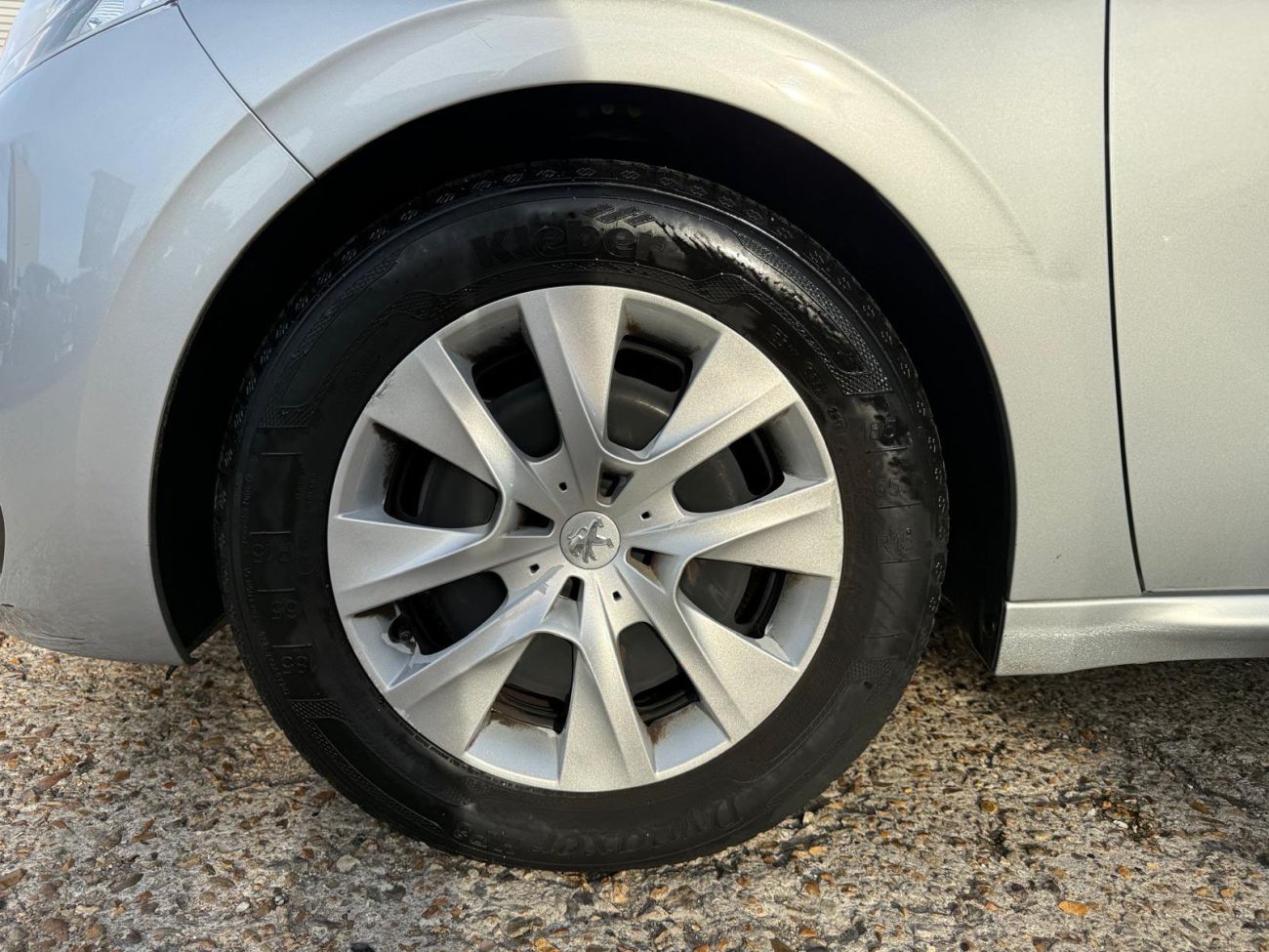 Mandataire PEUGEOT 208 1.2 PureTech 68ch BVM5 Like