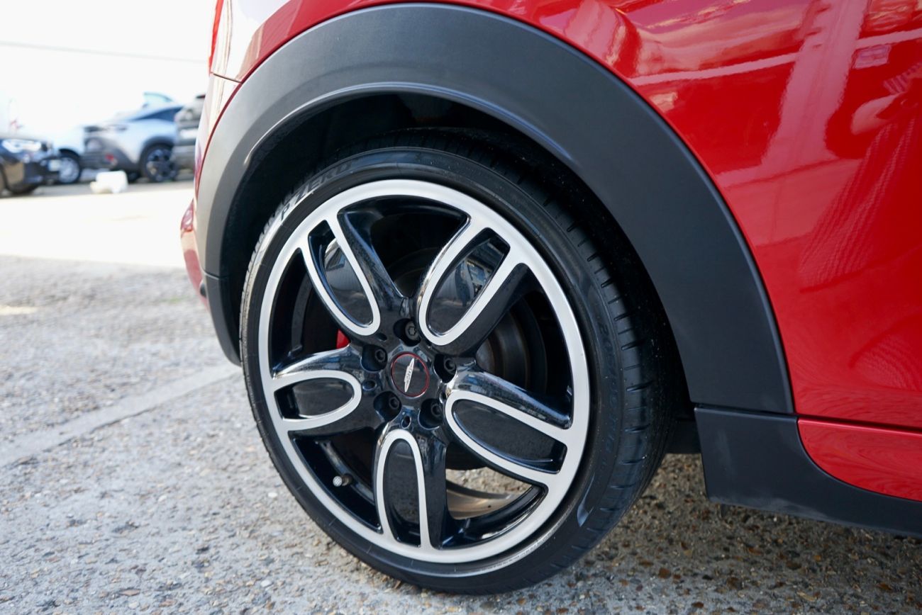 Mandataire MINI HATCH 3 PORTES F56 231 ch John Cooper Works BVA6 Finition JCW Exclusive Design