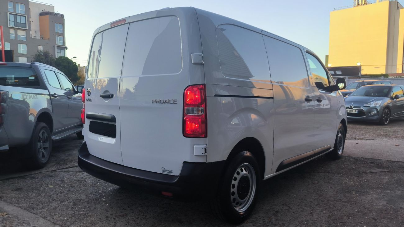 Mandataire TOYOTA PROACE FOURGON RC21 MEDIUM 2.0L 140 D-4D BVM6 DYNAMIC