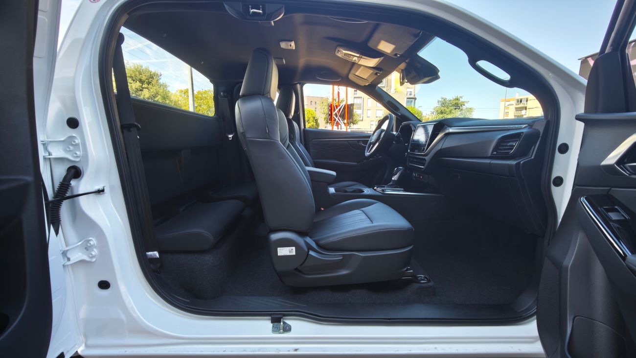 Mandataire ISUZU D-MAX SPACE CABINE A/T PRESTIGE