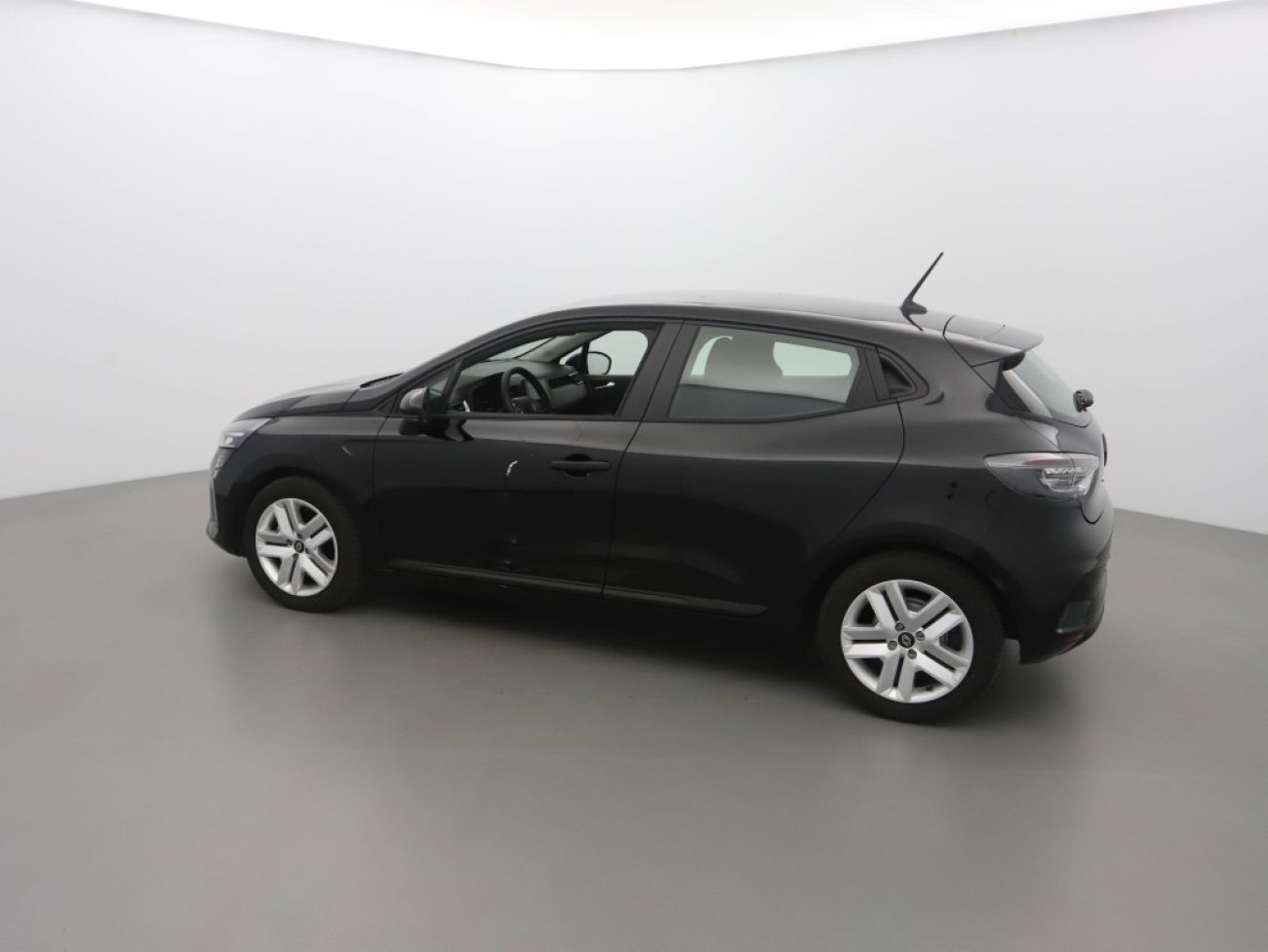 Mandataire RENAULT Clio 1.6 E-TECH 145CH FULL HYBRID EVOLUTION - 25
