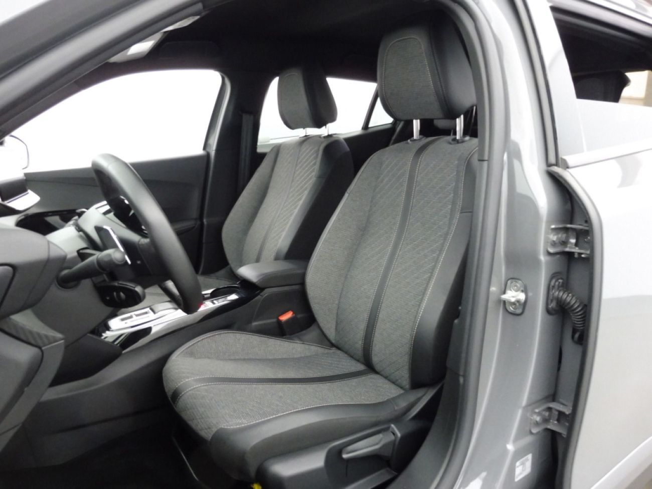 Mandataire PEUGEOT 2008 1.2 PURETECH 130CH S&S ALLURE EAT8