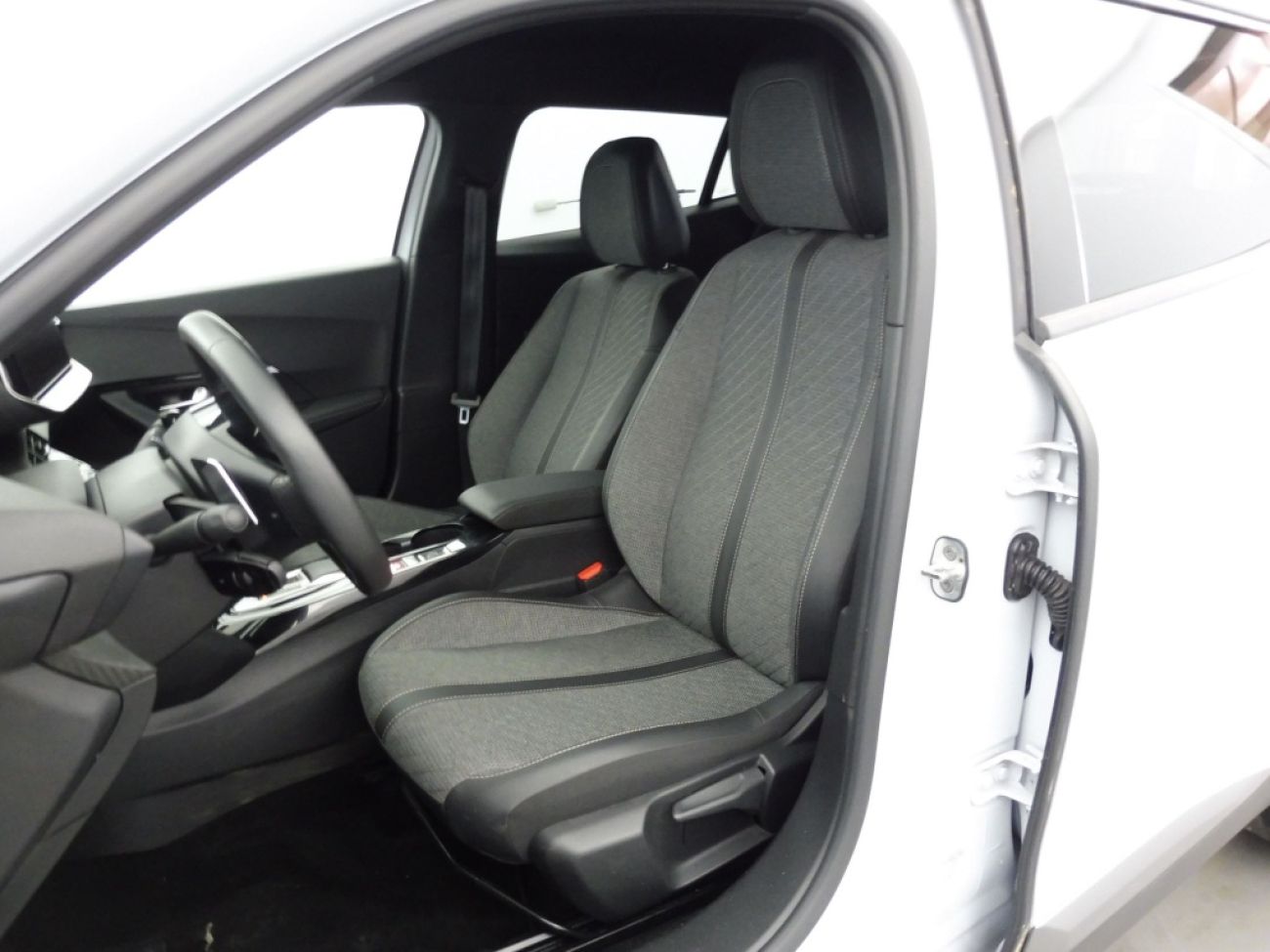 Mandataire PEUGEOT 2008 1.2 PURETECH 130CH S&S ALLURE EAT8