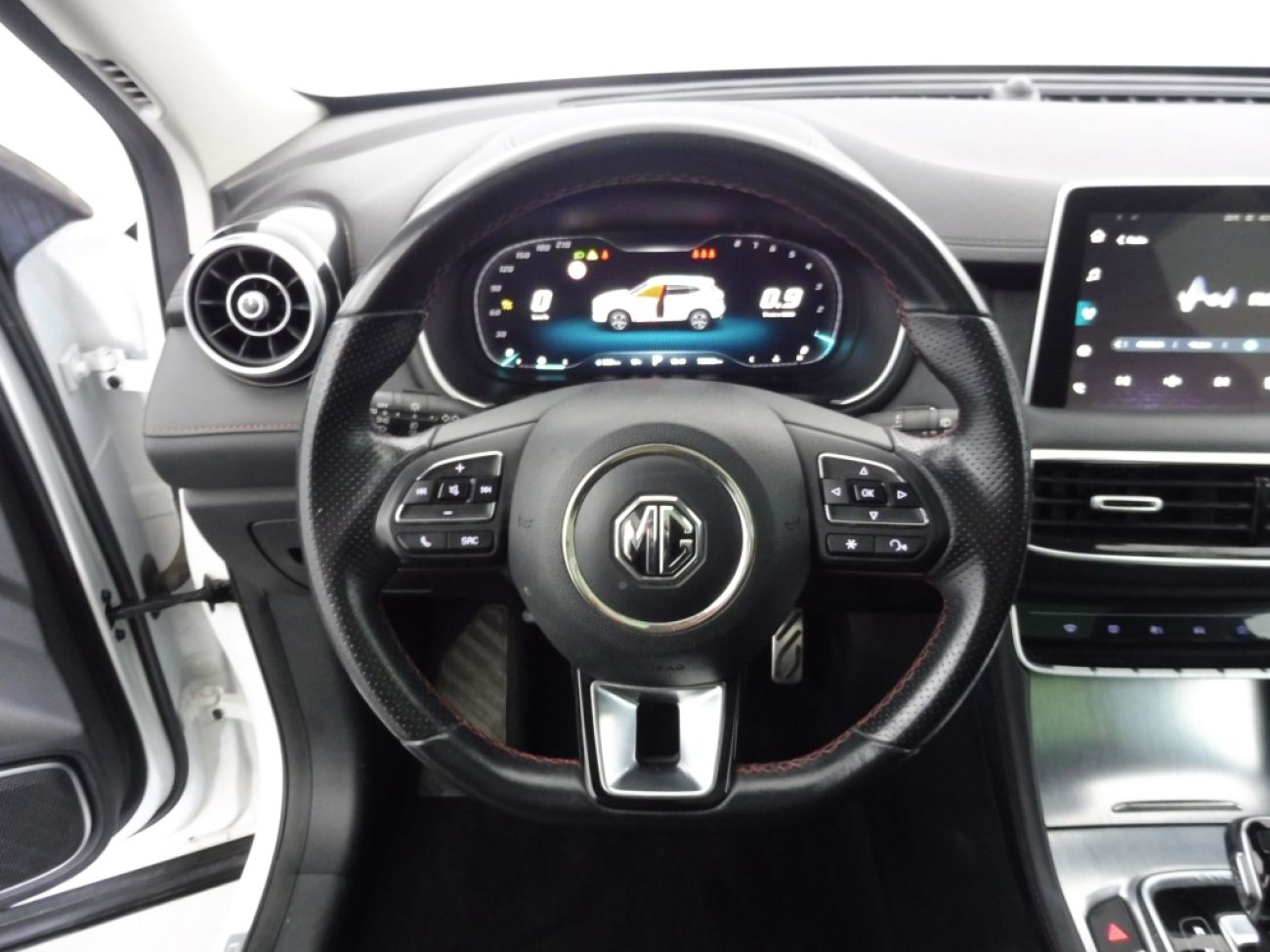 Mandataire MG HS 1.5 T-GDI 162 AT luxury