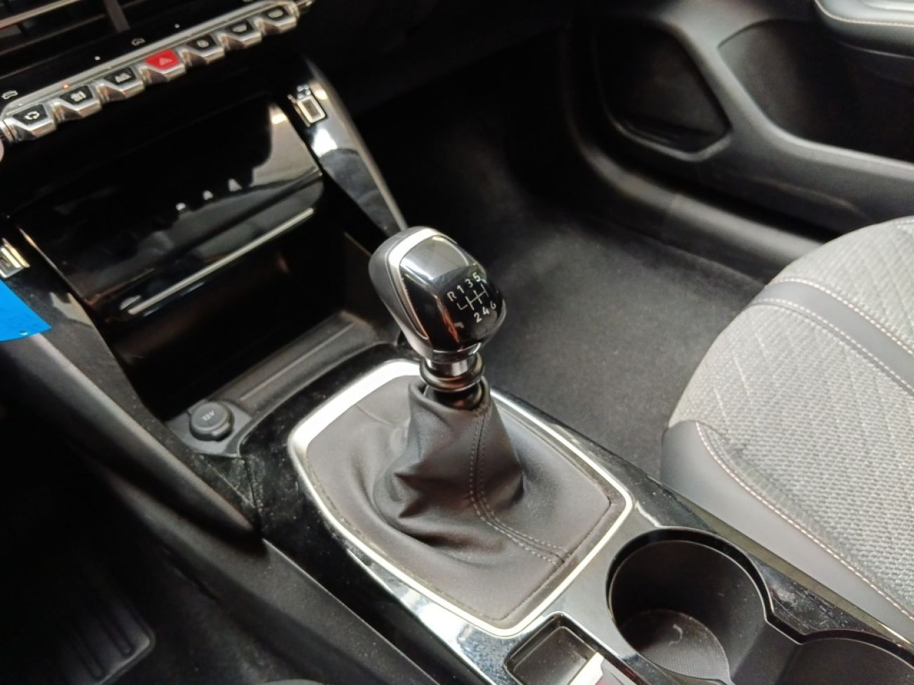 Mandataire PEUGEOT 208 1.2 100CH S&S ALLURE