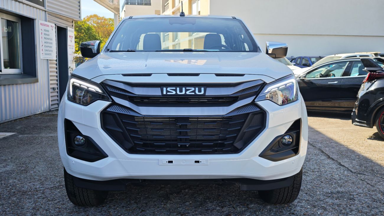 Mandataire ISUZU D-MAX SPACE CABINE A/T PRESTIGE