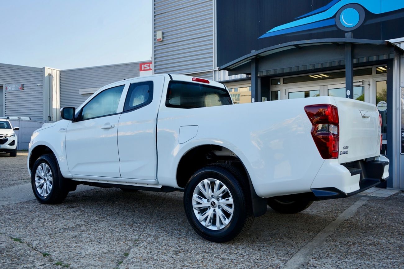 Mandataire ISUZU D-MAX N60 SPACE CAB 1.9 164 CH 4X4 BVA BB+