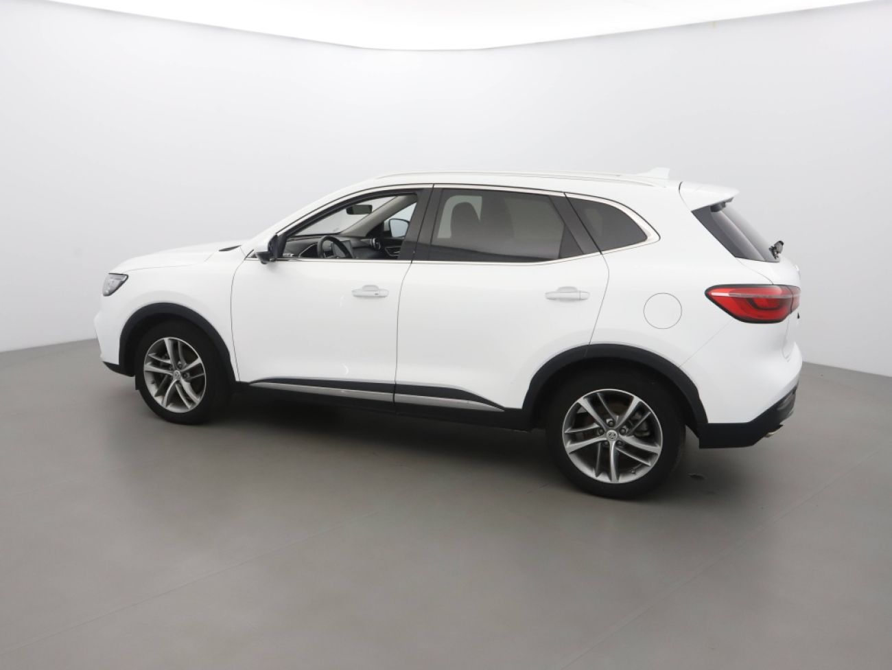 Mandataire MG HS 1.5 T-GDI 162 AT luxury