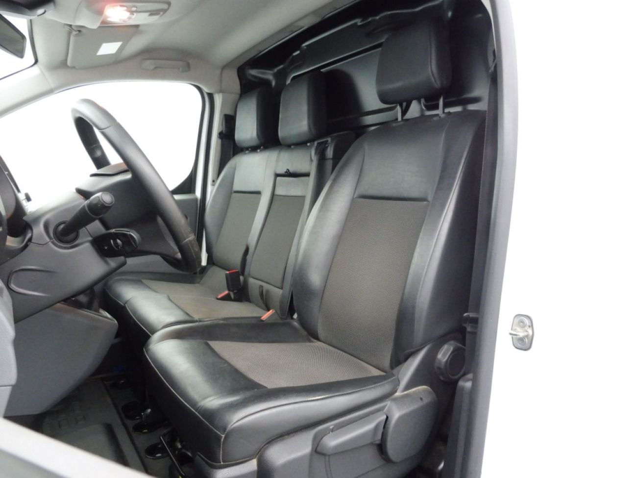 Mandataire PEUGEOT Expert STANDARD 1.5 BLUEHDI 120CH S&S PREMIUM