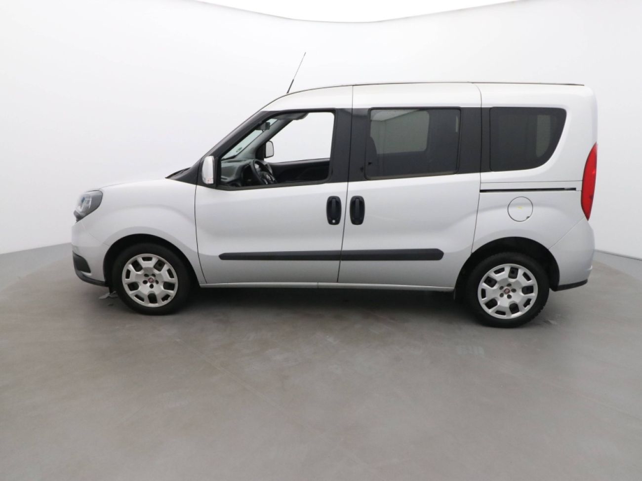 Mandataire FIAT Doblo Combi 1.6 MULTIJET 120sx n1 l1h1