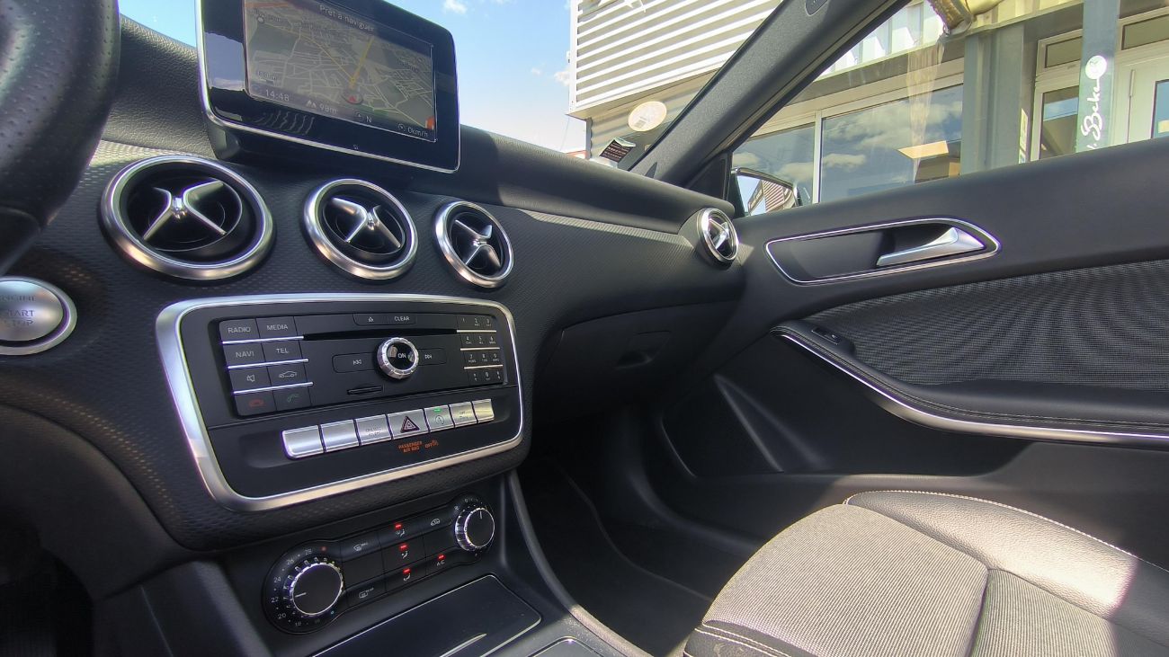 Mandataire MERCEDES CLASSE A 200 d 7G-DCT Sport Edition TOIT OUVRANT / JANTES AMG 18