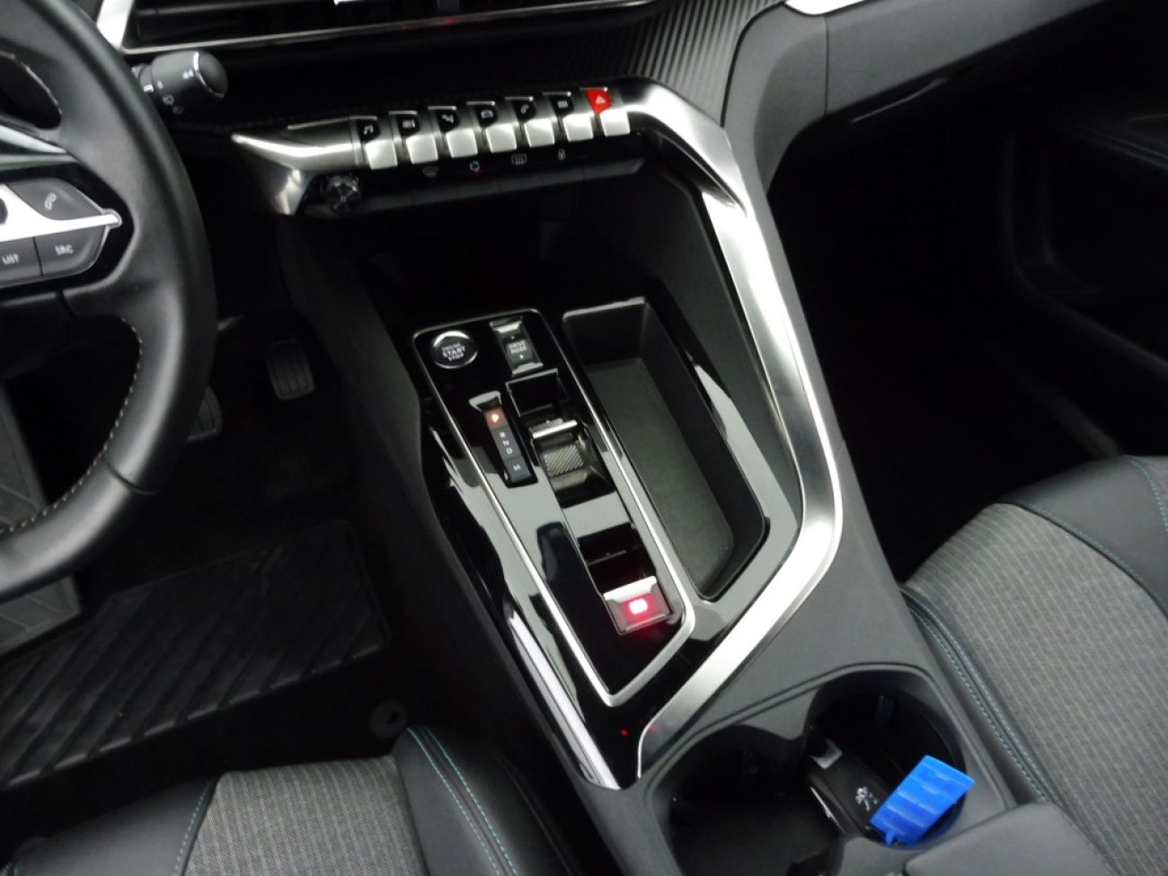 Mandataire PEUGEOT 3008 HYBRID 136CH ALLURE PACK E-DCS6