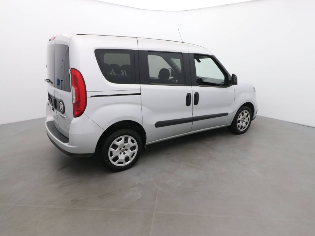 Mandataire FIAT Doblo Combi 1.6 MULTIJET 120sx n1 l1h1