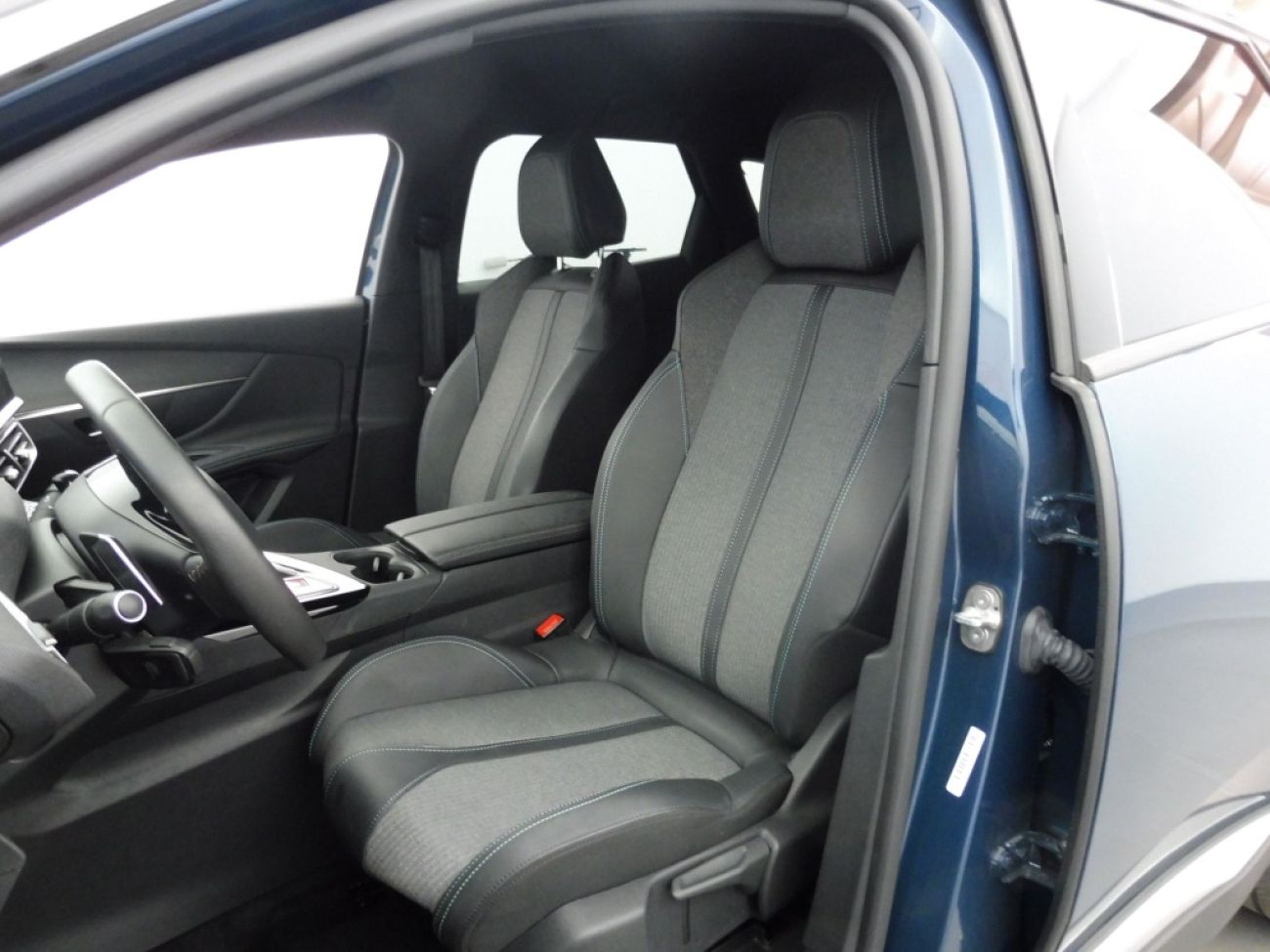 Mandataire PEUGEOT 3008 HYBRID 136CH ALLURE PACK E-DCS6