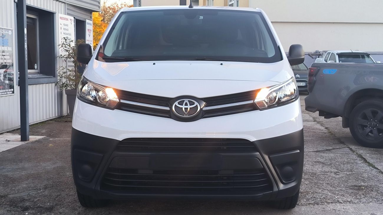 Mandataire TOYOTA PROACE FOURGON RC21 MEDIUM 2.0L 140 D-4D BVM6 DYNAMIC