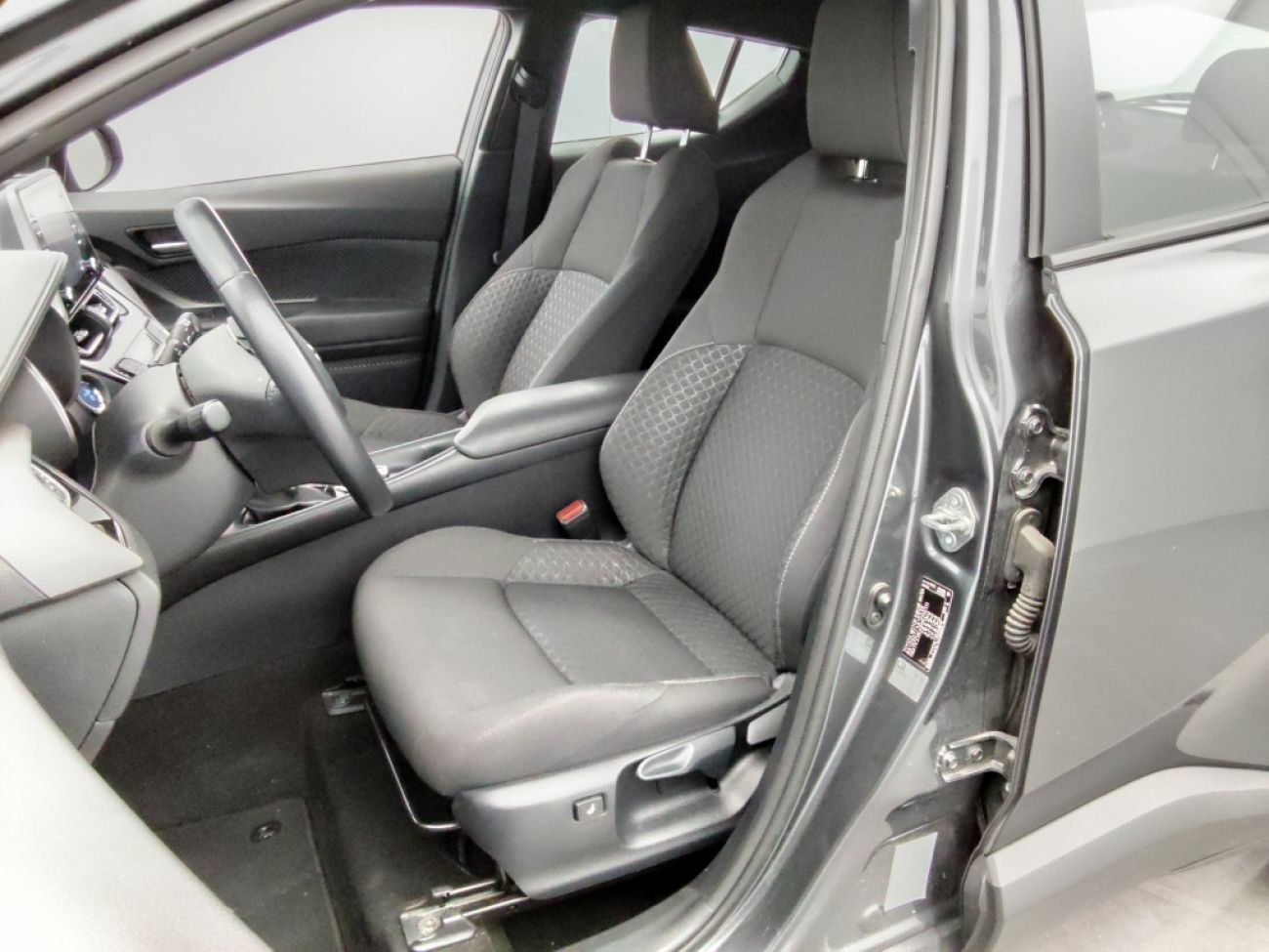 Mandataire TOYOTA C-HR 1.8 E-CVT 125Hbusiness edition