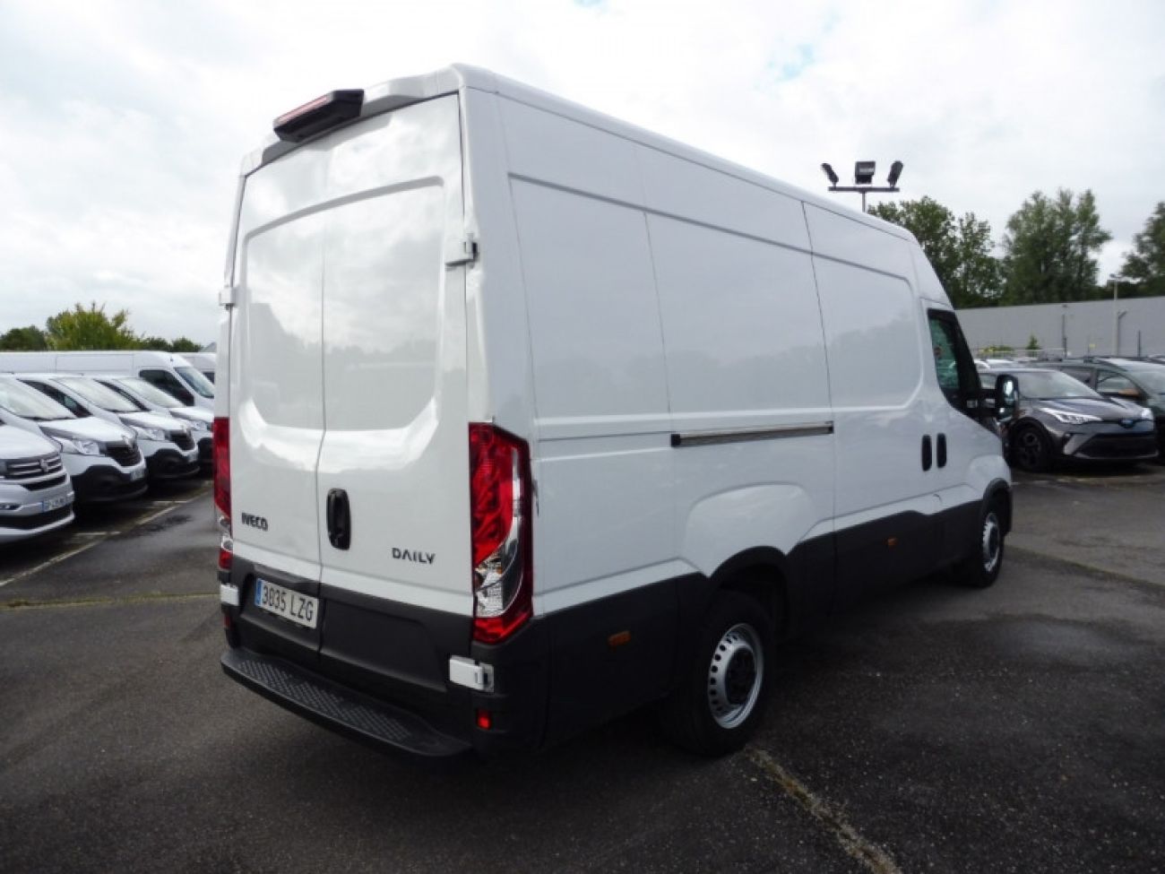 Mandataire IVECO DAILY 35S FG 35S 12M3 V16 2.3 MJET 156