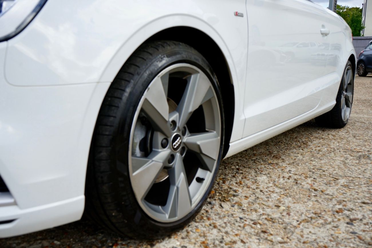 Mandataire AUDI A3 CABRIOLET 1.5 TFSI CoD 150 S tronic 7 S Line